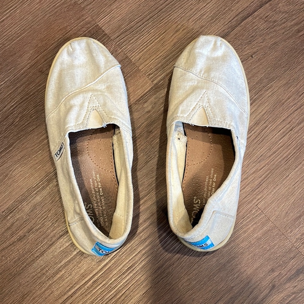 Cream Toms Shoes- Fit 6 Women
